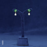 Load image into Gallery viewer, ALLOY GOLD PLATED PEARL HANGING WITH GREEN COLOUR STONE & PEARLS (T4611)
