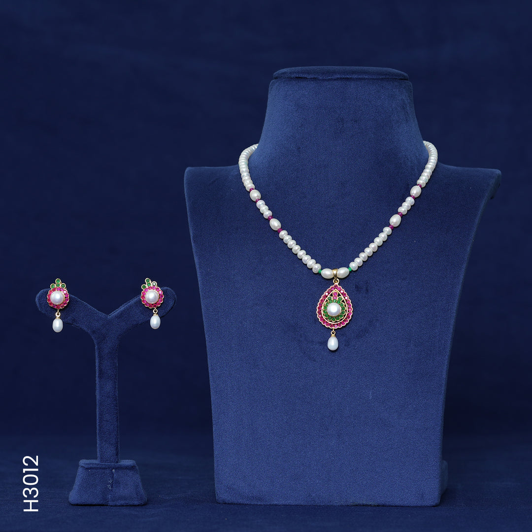 1 LINE PEARL H/SET WITH RED & GREEN COLOR STONES (H3012)