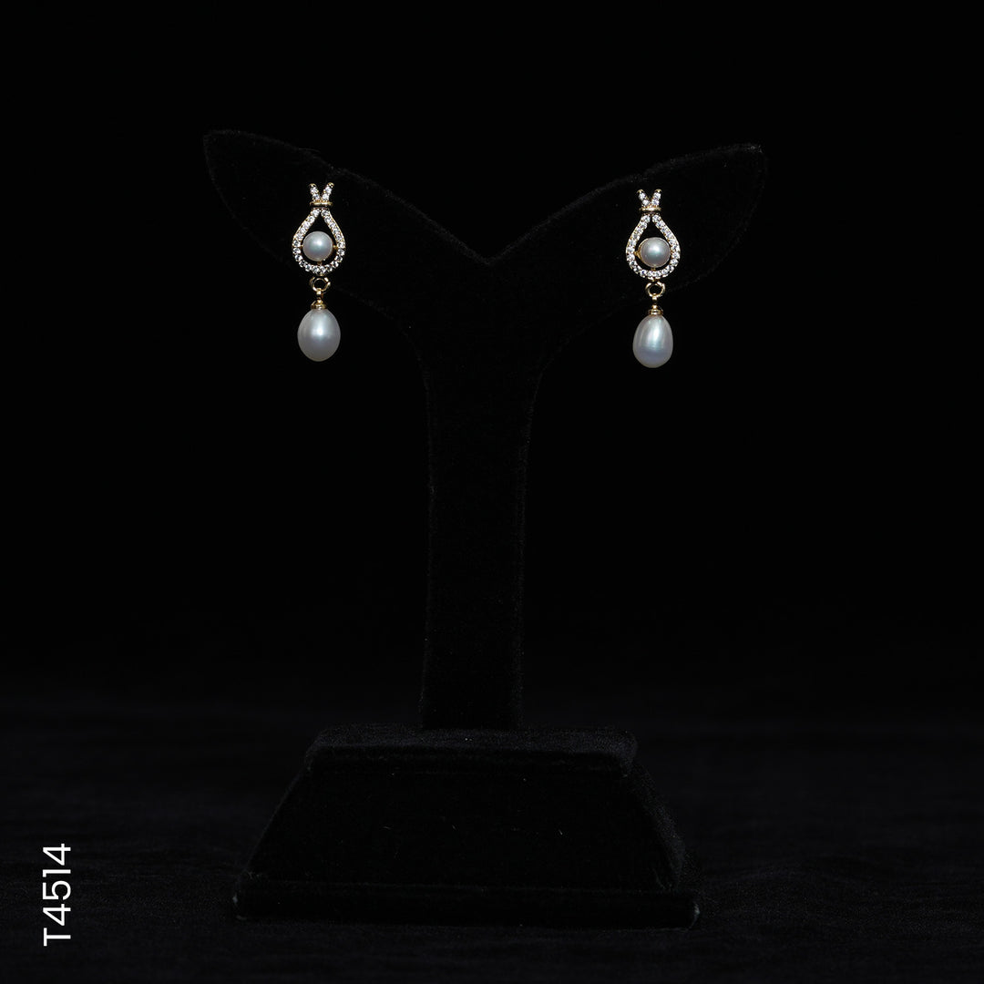 ALLOY GOLD PLATED PEARL HANGING WITH CZ (T4514)