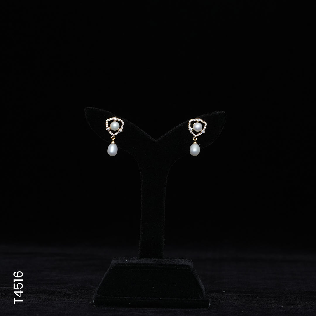 ALLOY GOLD PLATED PEARL HANGING WITH CZ (T4516)