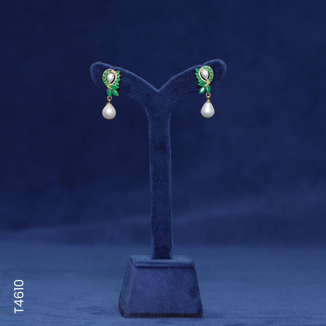 ALLOY GOLD PLATED PEARL HANGING WITH GREEN COLOUR STONE & PEARLS (T4610)